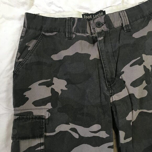 Foot Locker Mens Camo Cargo Shorts Size 34 Pockets Cotton Zipper Gray Camouflage - Picture 6 of 14